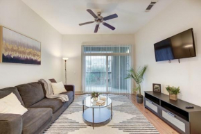 Prestige Retreat with Wi-Fi, Pool, Parking, Pets Ok